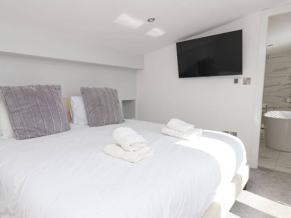 A bedroom with a bed and pillows at Meadow View in Beverley near Walkington