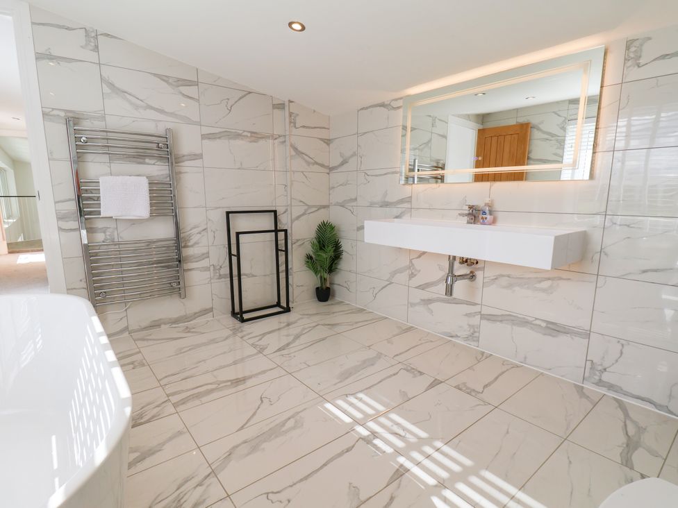 A bathroom with a sink and bathtub at Meadow View in Beverley near Walkington