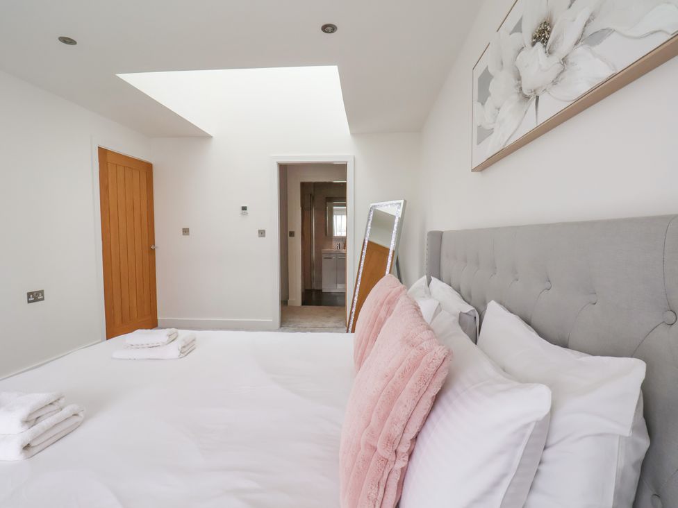 A bedroom with a bed and a mirror at Meadow View in Beverley near Walkington