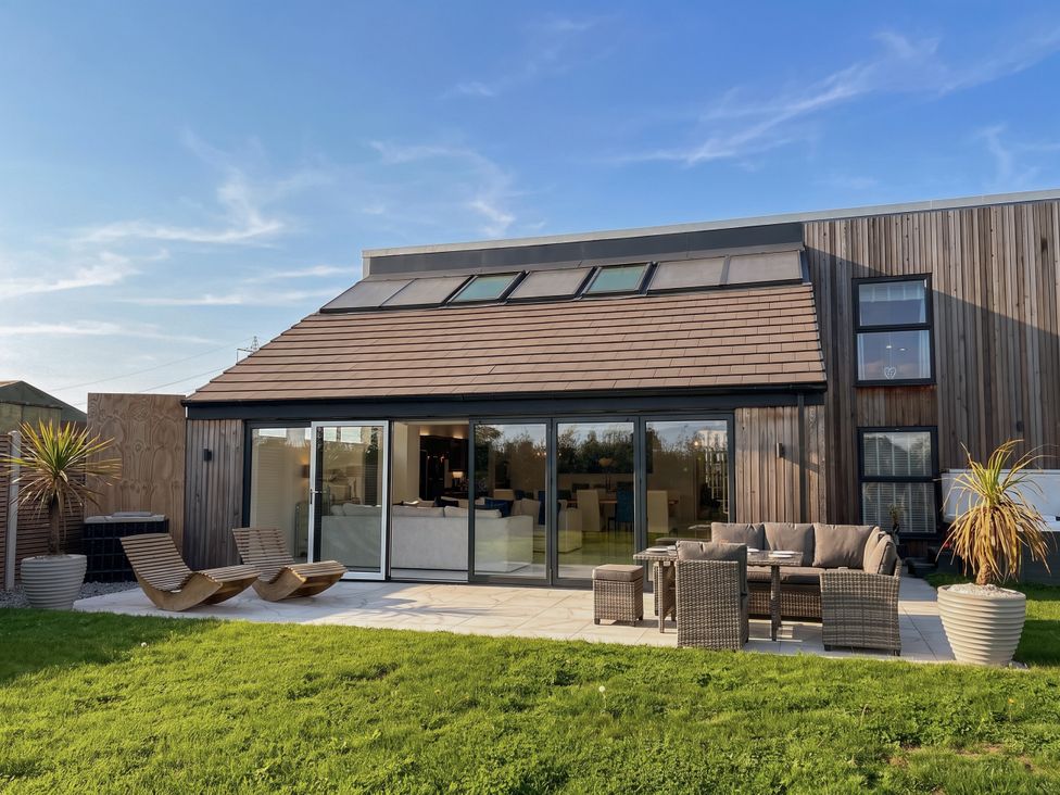 An outdoor area with patio furniture and plants at Meadow View in Beverley near Walkington