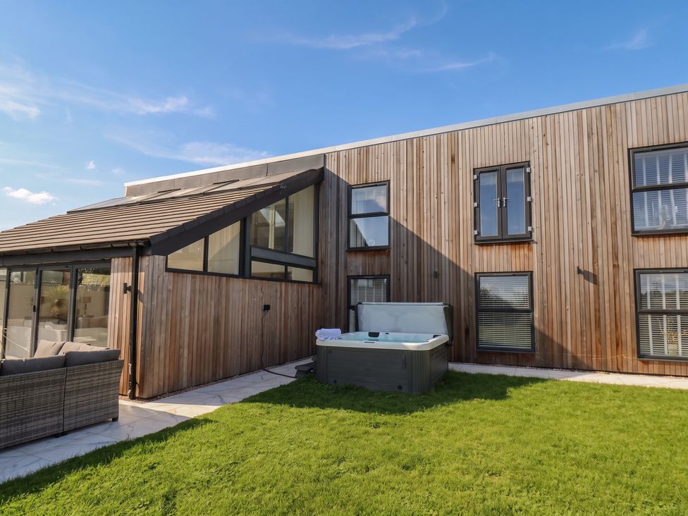 An outdoor area with a hot tub and seating at Meadow View Beverley near Walkington