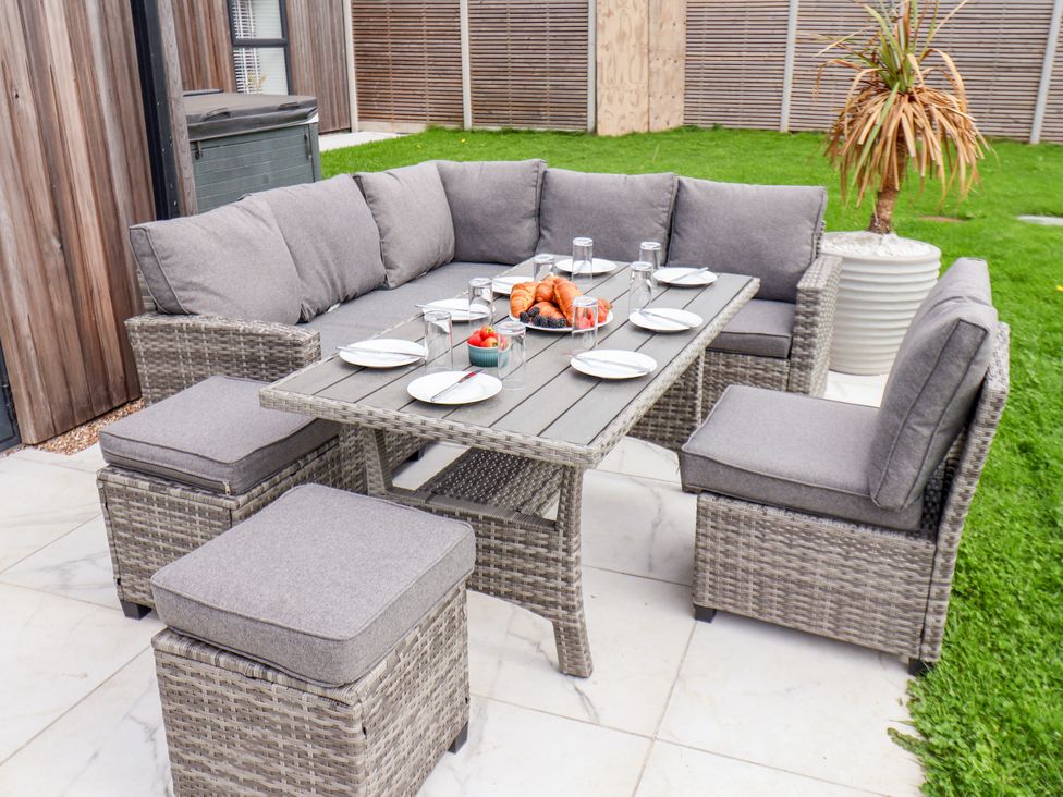 An outdoor dining area with a table and chairs at Meadow View Beverley near Walkington