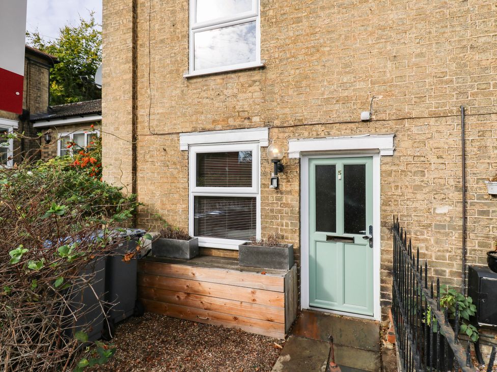 An entrance with a green door and window at 5 Prospect Place in Woodbridge
