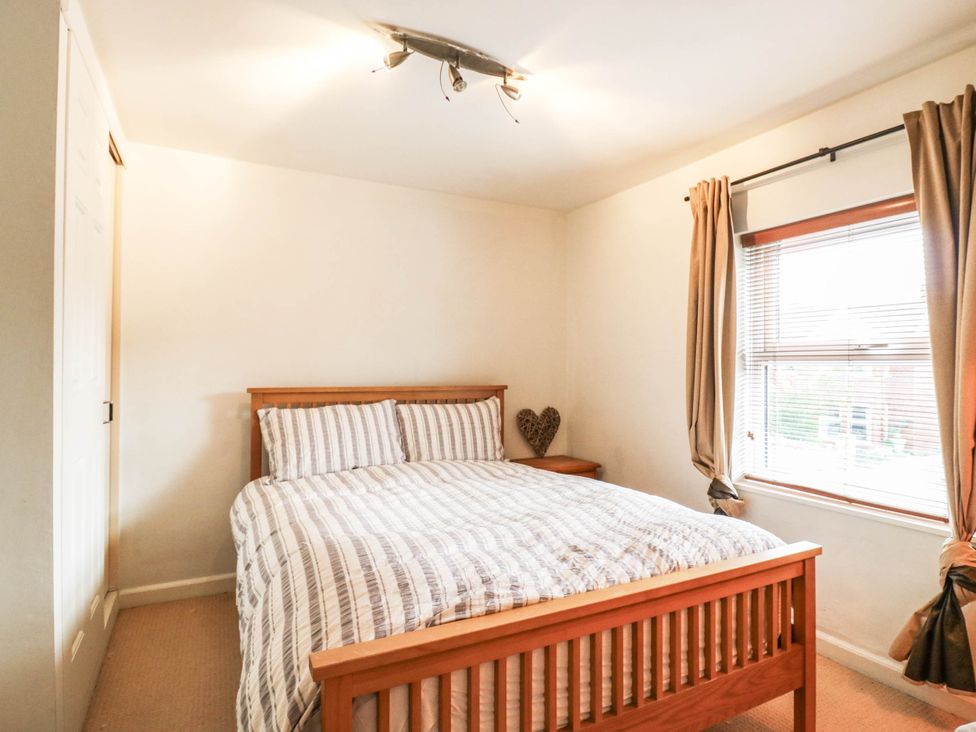 A bedroom with a bed and bedside table at 5 Prospect Place in Woodbridge