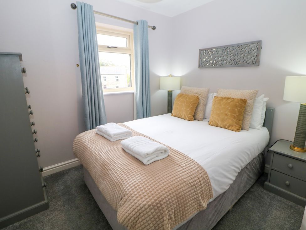 A bedroom with a bed and lamps at Hardwick in Darley Moor near Two Dales