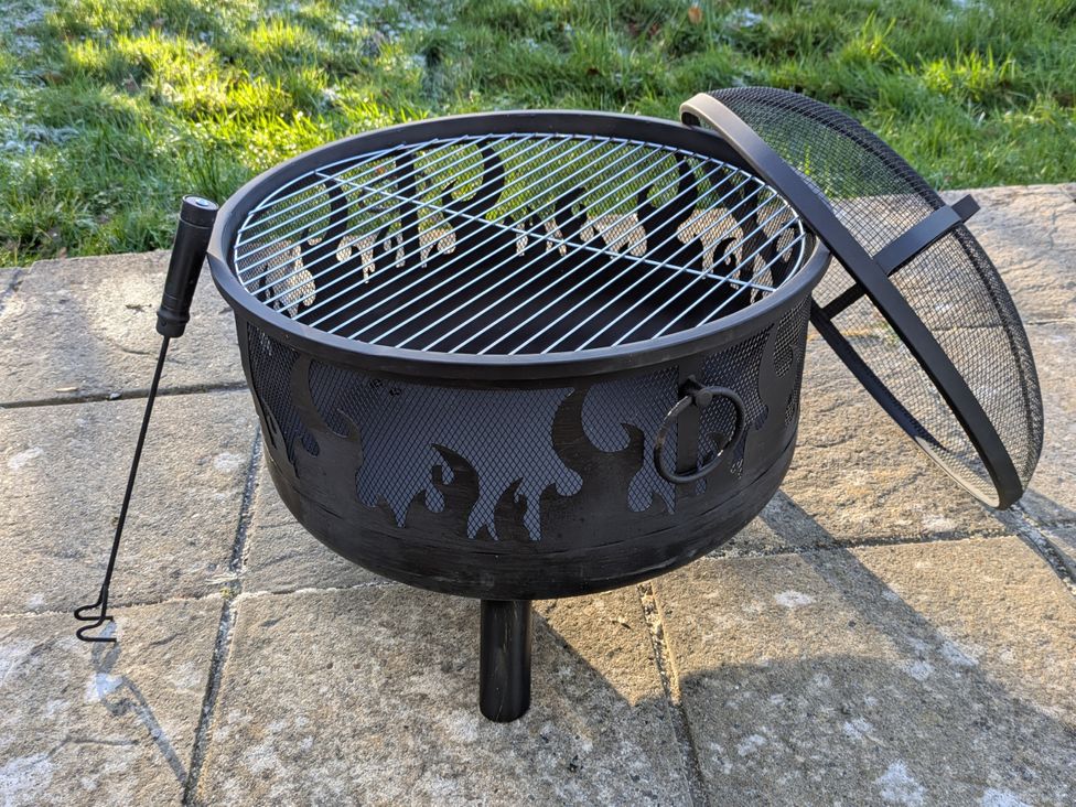 A grill with cooking rack and cover at 21 The Glade in Kilkhampton
