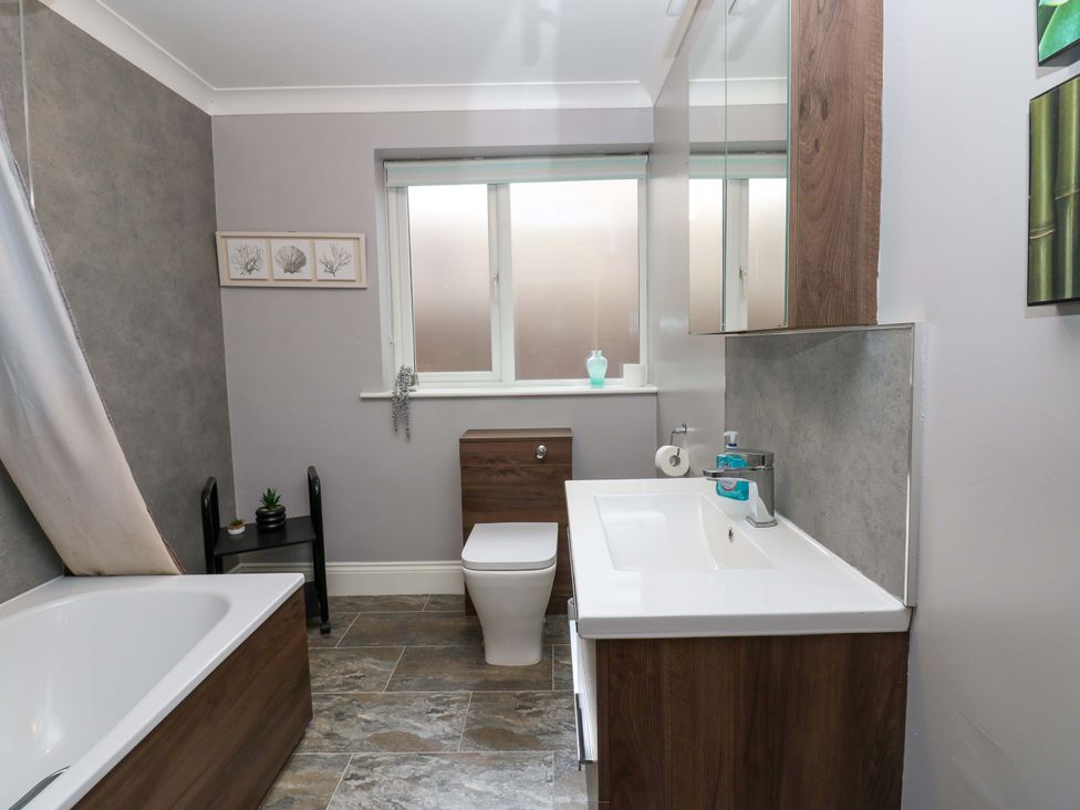 A bathroom with a bathtub, toilet, and sink at Fern Lee in Carlisle