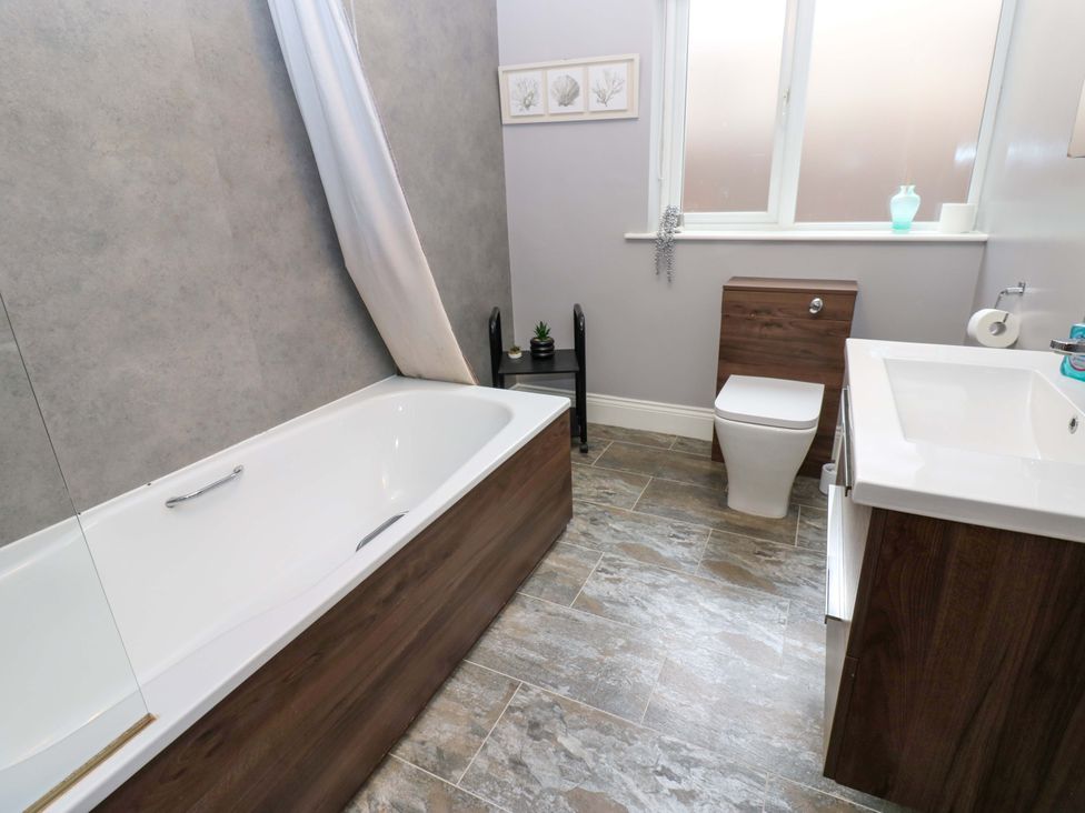A bathroom with a bathtub, toilet, and sink at Fern Lee, Carlisle