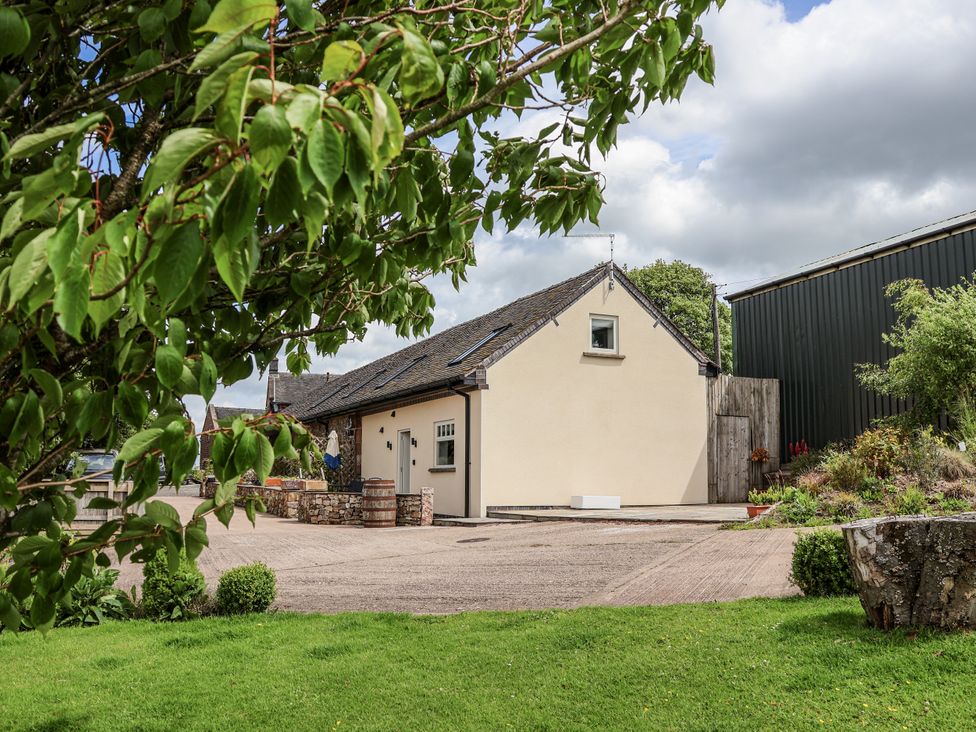 A house with a garden and parking area at Fern Cottage in Biddulph
