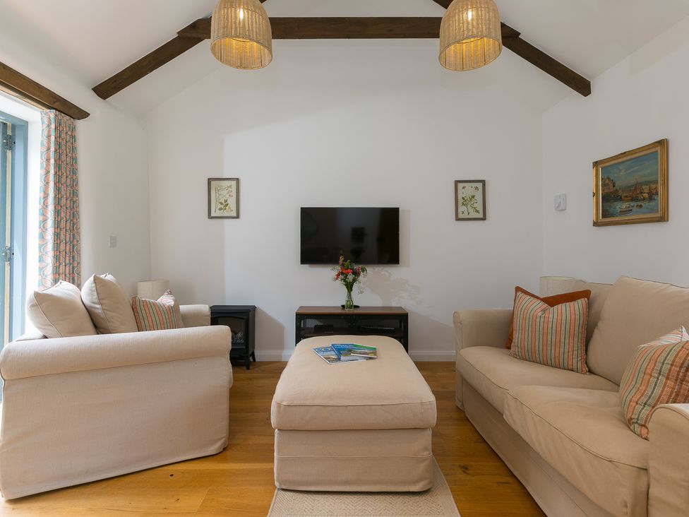A living room with sofas and a coffee table at Carines Barns - Tre in Cubert