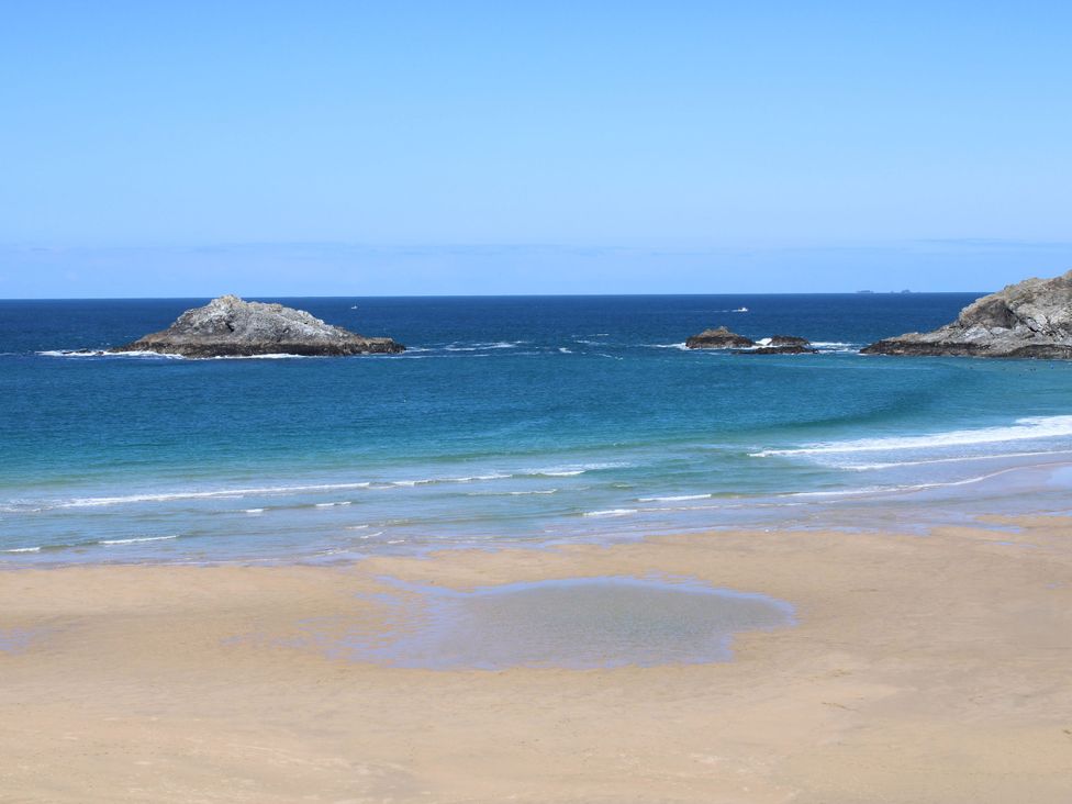 A beach with sand and rocks at Carines Barns - Wesley Barn in Cubert