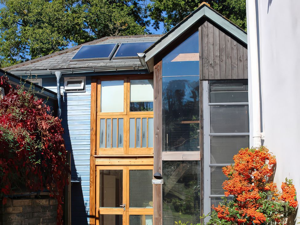 A modern building with wooden features and plants at Barberry Brook in Dittisham