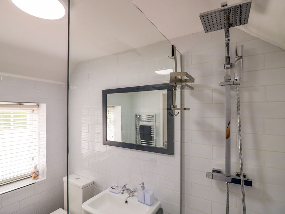 A bathroom with a shower, sink, and toilet at The Cottage in Ettington