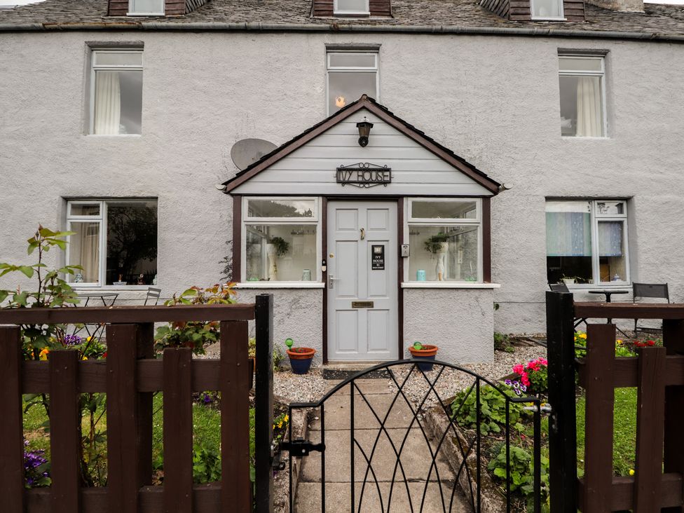 A house with a gate and flower pots at Ivy House in Kingussie