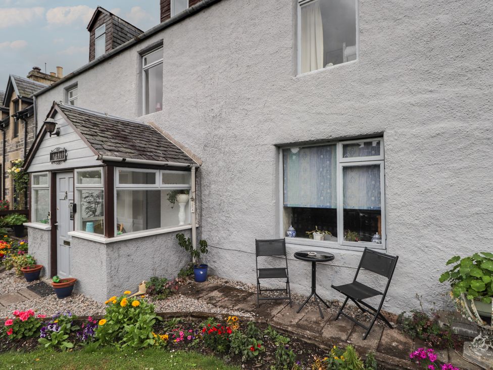 An outdoor area with a table and chairs at Ivy House in Kingussie