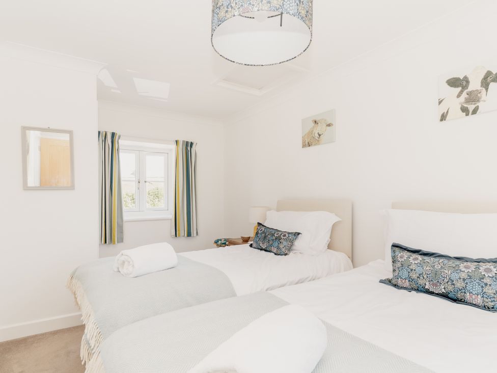 A bedroom with two single beds at Tokenhill Cottage in Piddletrenthide