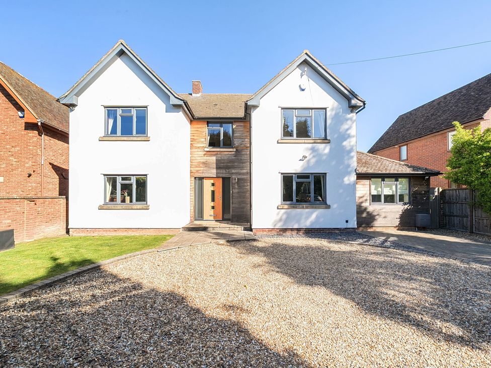 A house with windows and a gravel driveway at 8 Newmarket Road Royston