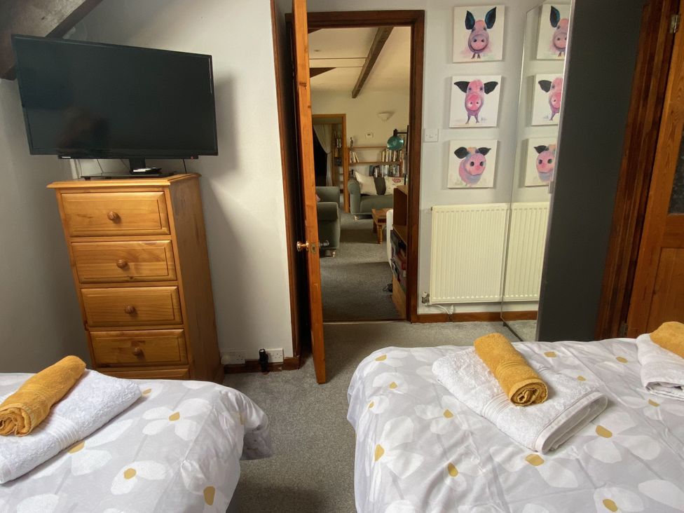 A bedroom with a TV and chest of drawers at Foxglove Barn in South Brent