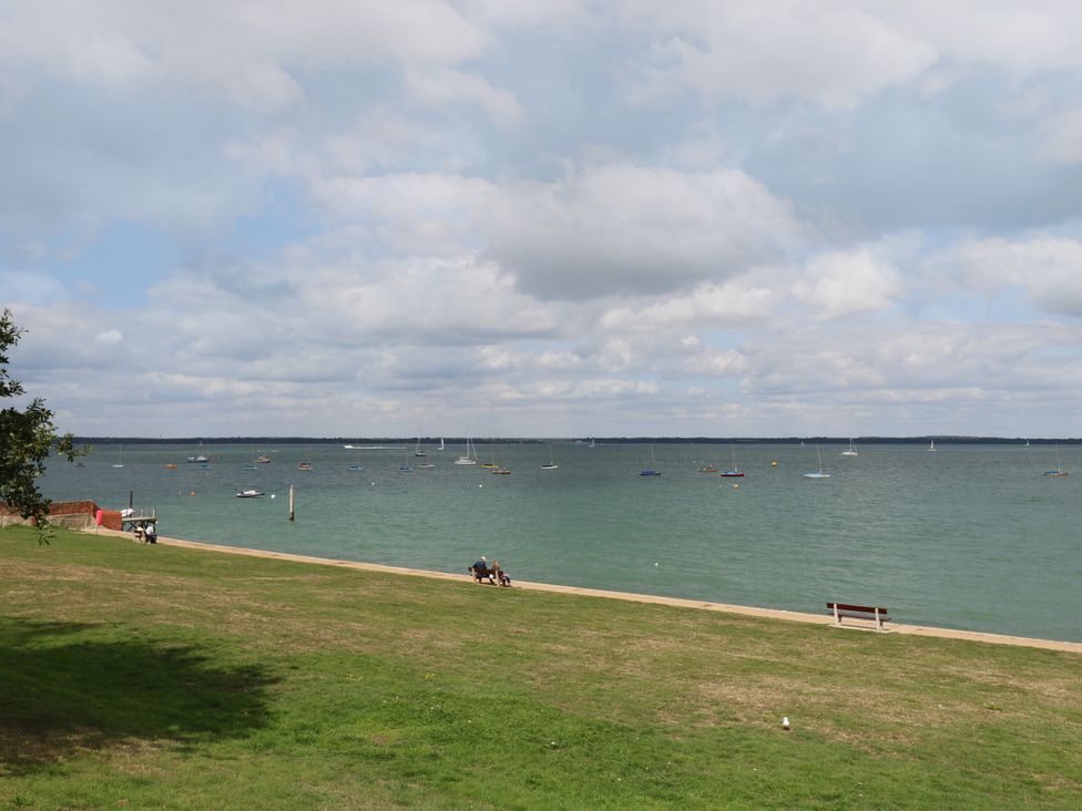 Cape A1 - Isle of Wight & Hampshire - 1131494 - thumbnail photo 23