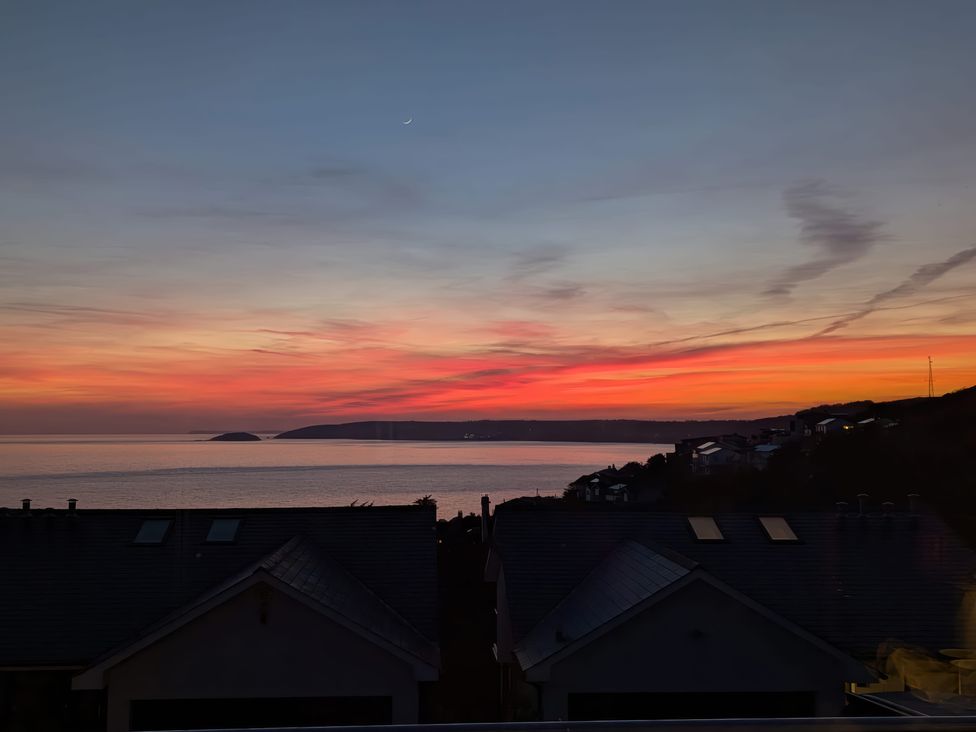 A view of the ocean and sunset at Looe Island View in Downderry