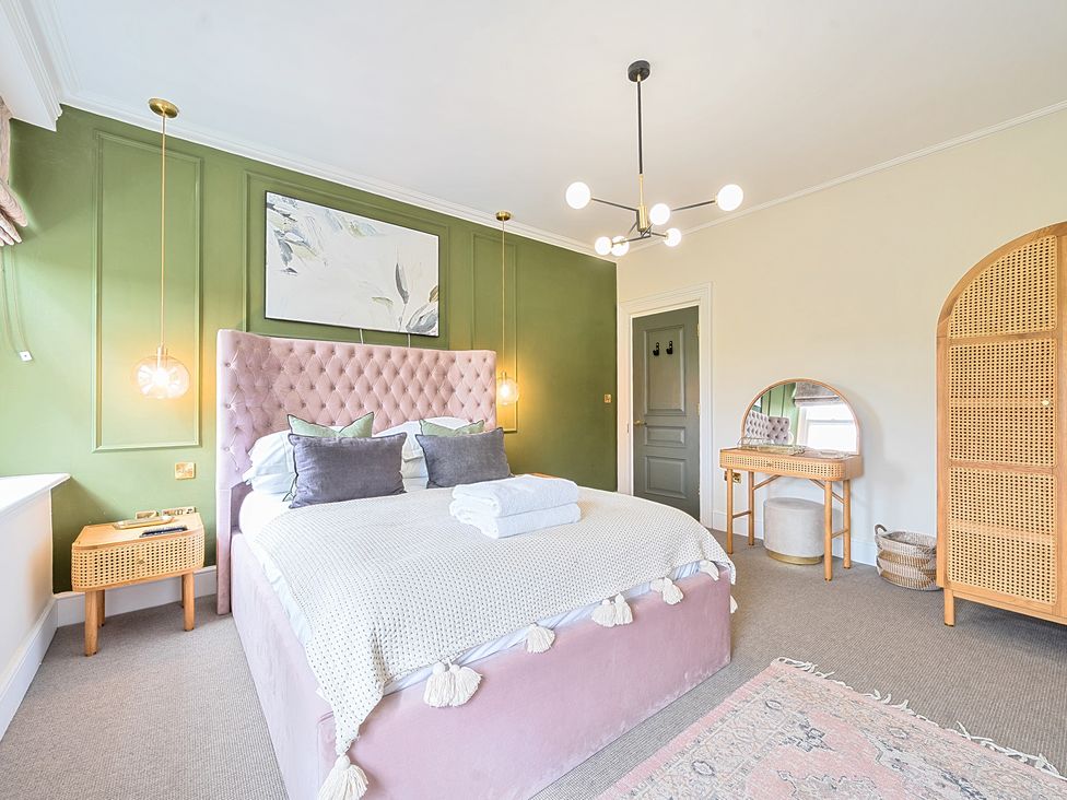 A bedroom with a bed and lamp at Hillside House Aysgarth near West Witton