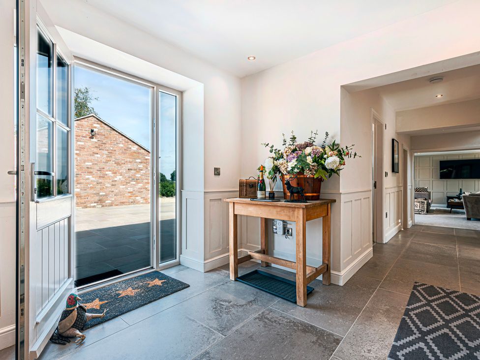 A hallway with a table and flower arrangement at Fairvale House 