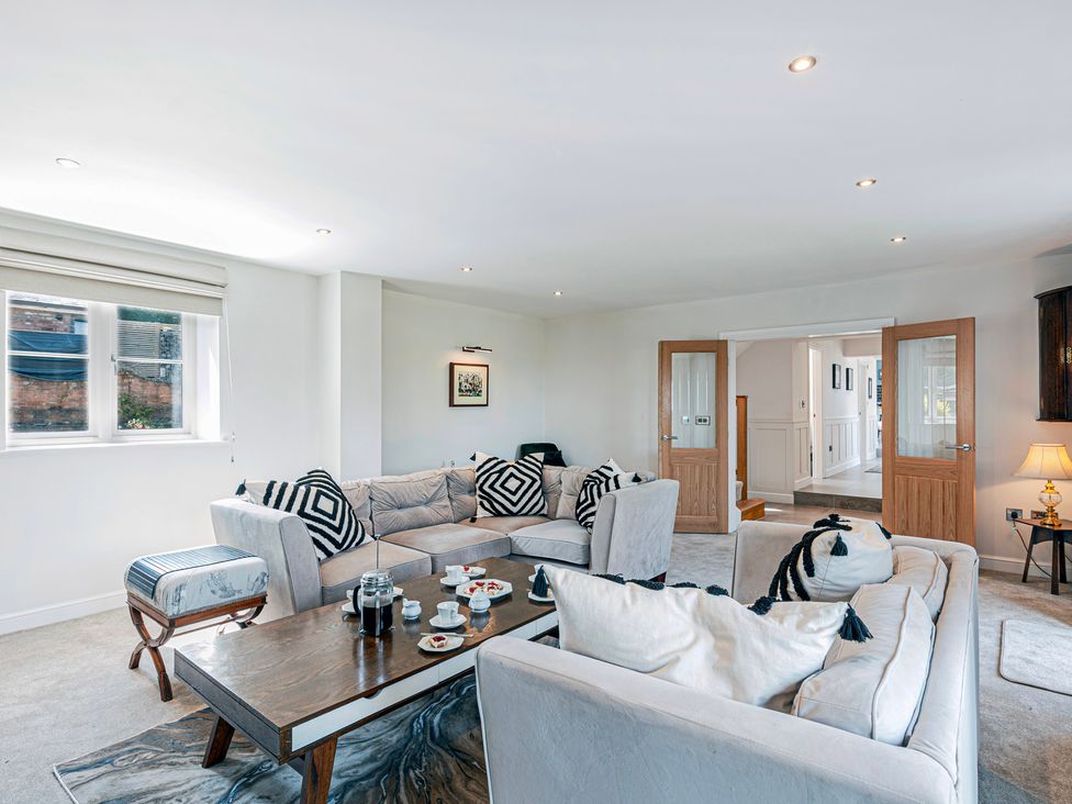 A living room with sofas and a coffee table at Fairvale House