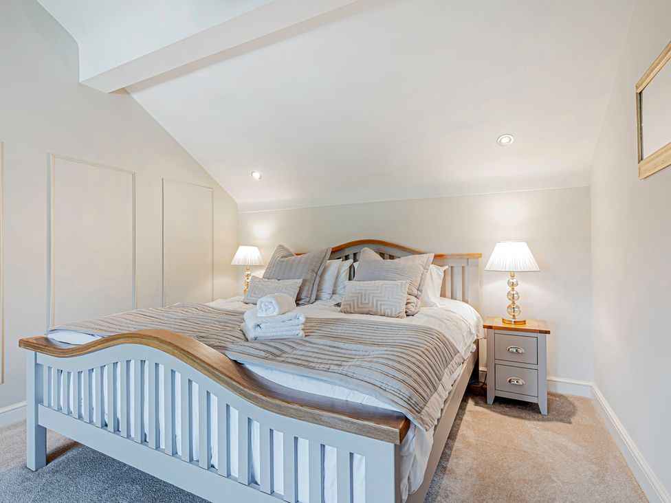 A bedroom with a bed and lamps at Fairvale House