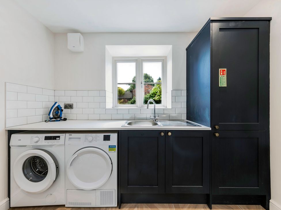 A laundry room with a washing machine and dryer at Fairvale House