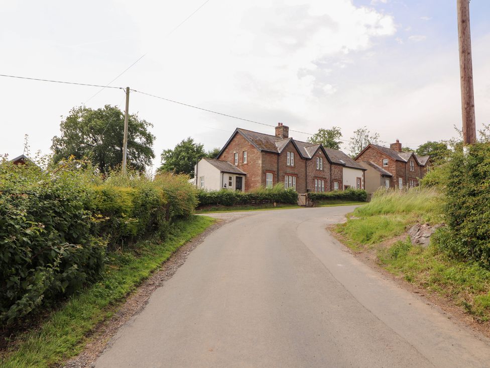 A view of houses along a road at Rose Bank Cottage in Dalston