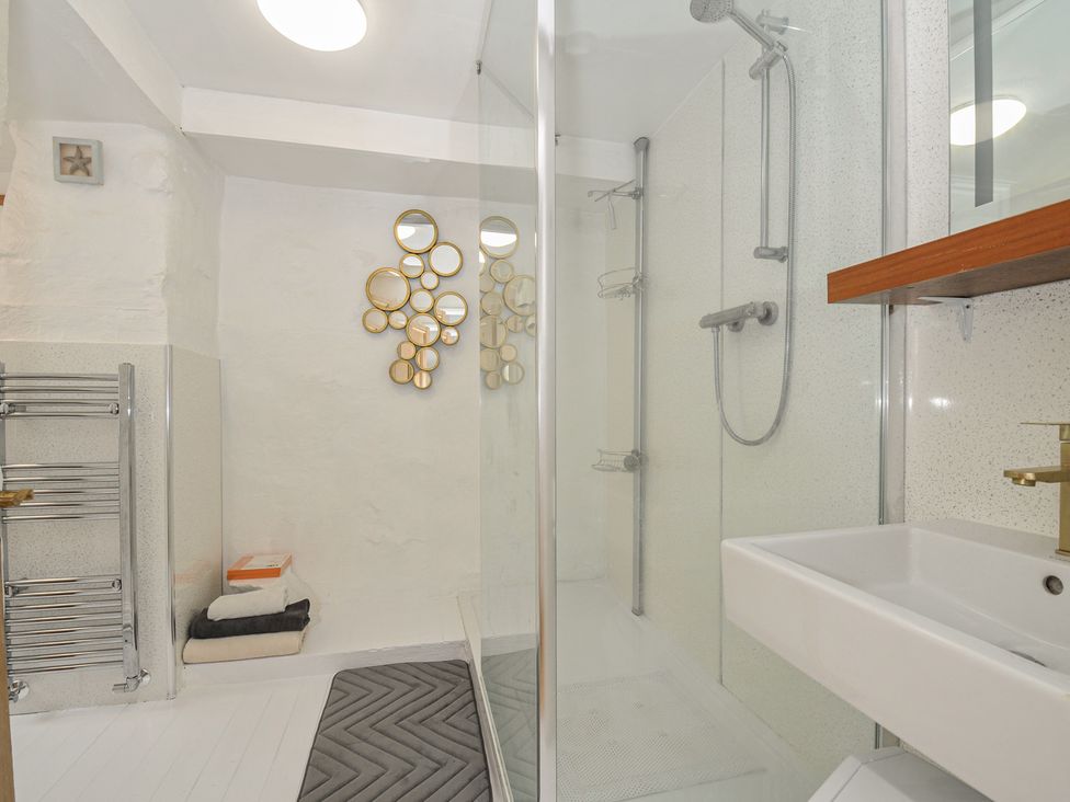 A bathroom with shower and washbasin at 3 River View in Looe