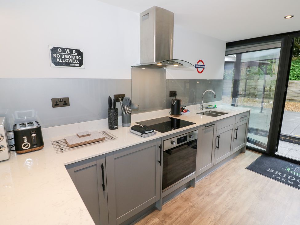 A kitchen with appliances and utensils at The Tunnel at Bridge Lake Farm and Fishery Chacombe