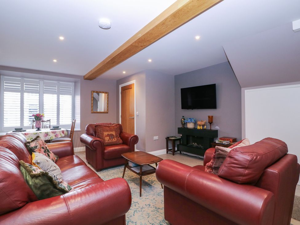 A living room with sofas and a television at 19 Lion Street Hay-On-Wye