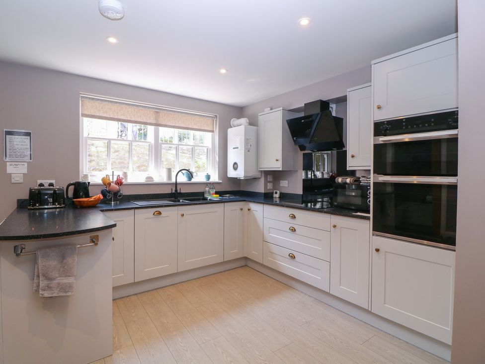 A kitchen with cabinets and appliances at 19 Lion Street Hay-On-Wye