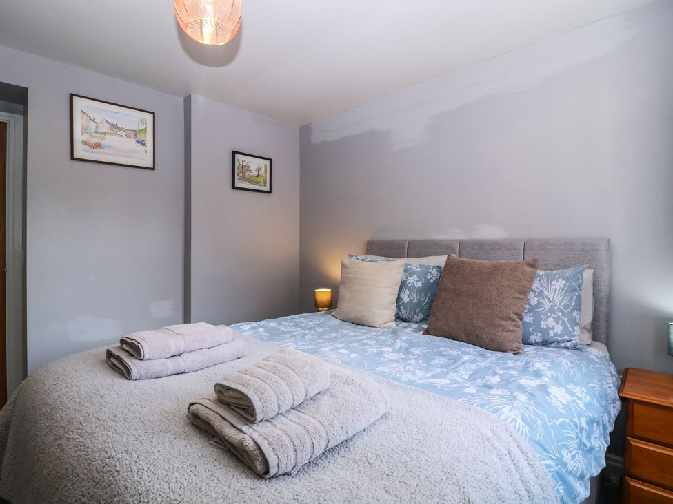 A bedroom with a bed and towels at 19 Lion Street in Hay-On-Wye