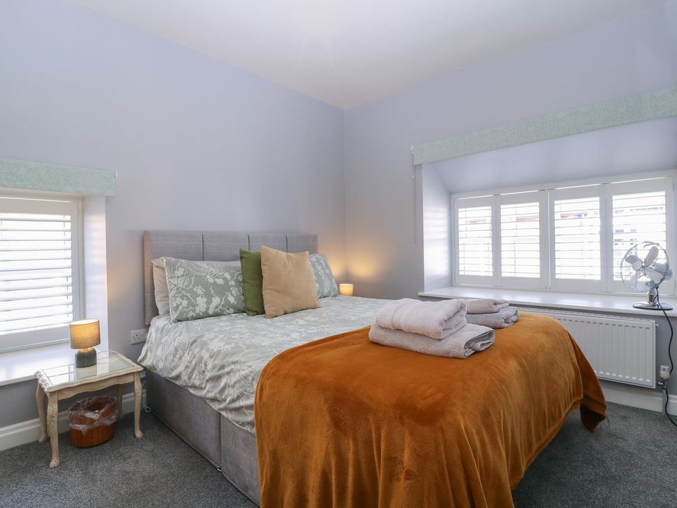 A bedroom with a bed and window at 19 Lion Street in Hay-On-Wye