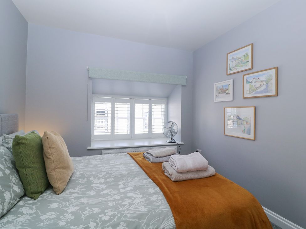 A bedroom with a bed and wall art at 19 Lion Street Hay-On-Wye