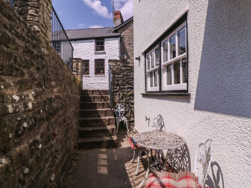 An outdoor area with stairs and a table at 19 Lion Street Hay-On-Wye