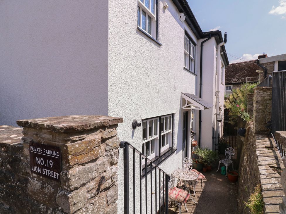 An outdoor area with a table and chairs at 19 Lion Street Hay-On-Wye