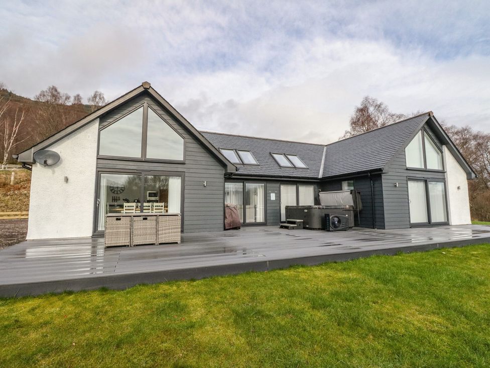 An outdoor view of a modern house with terrace at Eildan in Fort William