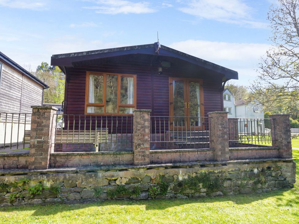 A house with windows and a porch at Elm Lodge in Keswick