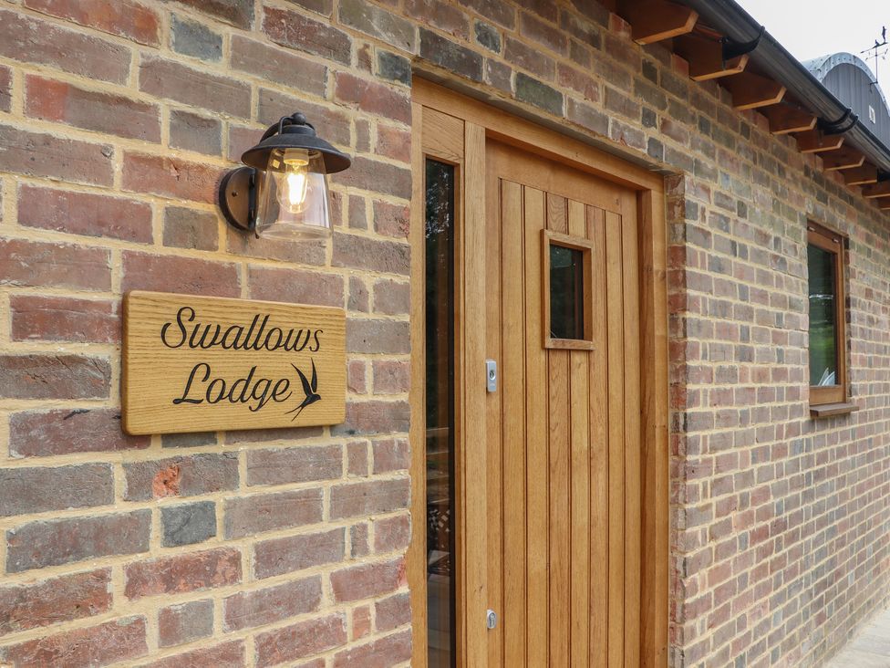 Swallows Lodge - Kent & Sussex - 1133122 - thumbnail photo 2