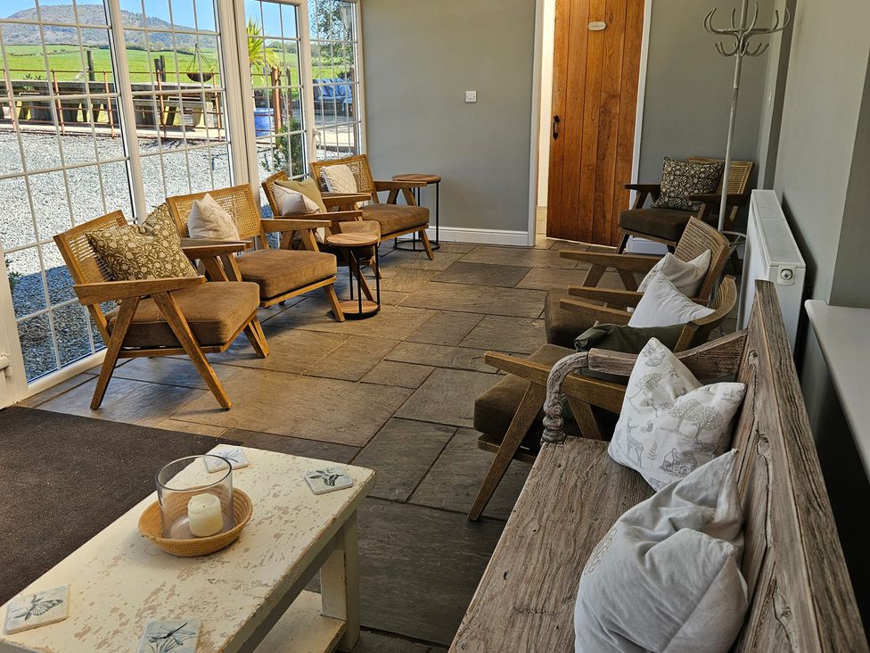 A sitting room with chairs and a table at The Keepers Lodge Boduan near Nefyn