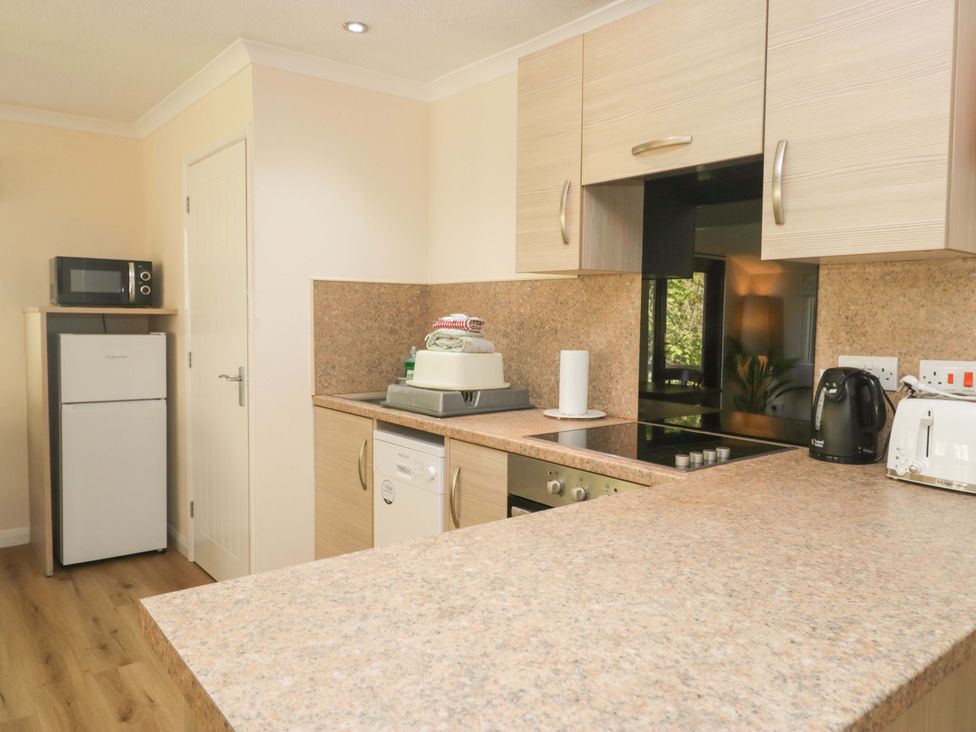 A kitchen with appliances and countertop at Dogwood Timber Lodge in Keswick