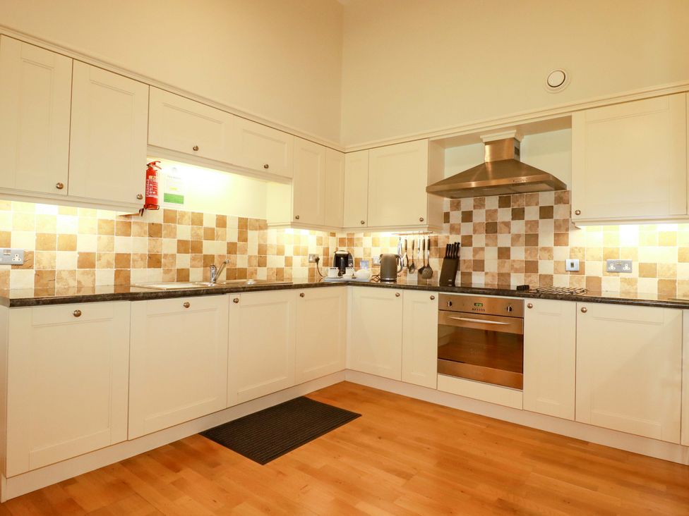 A kitchen with units and appliances at Pen-Y-Les in Wadebridge