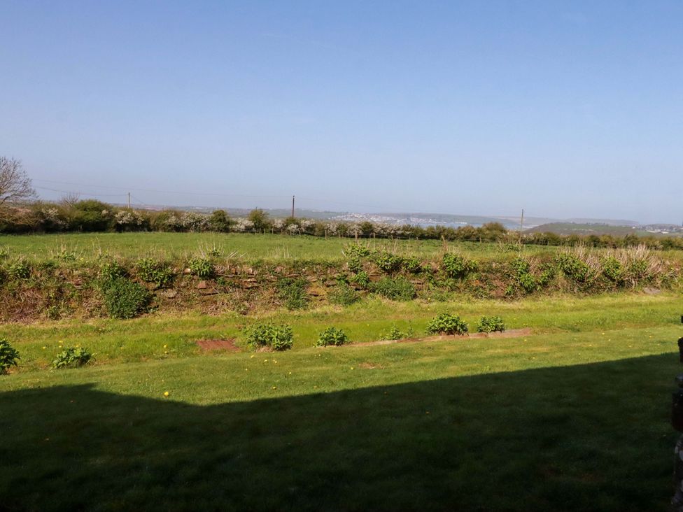 A view of a garden with grass and a field at Pen-Y-Les in Wadebridge