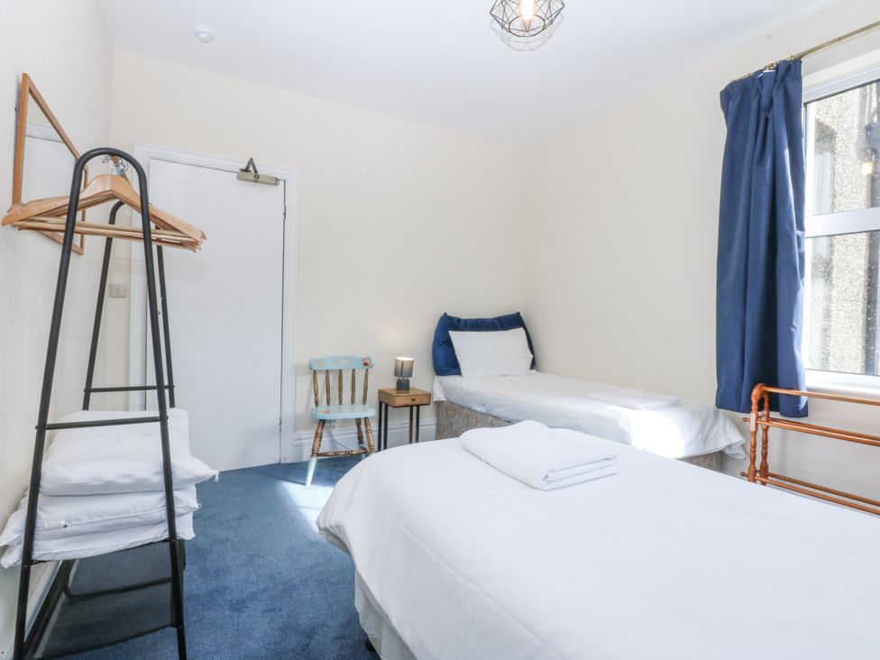 A bedroom with beds and furniture at Tawelfan in Llwyngwril