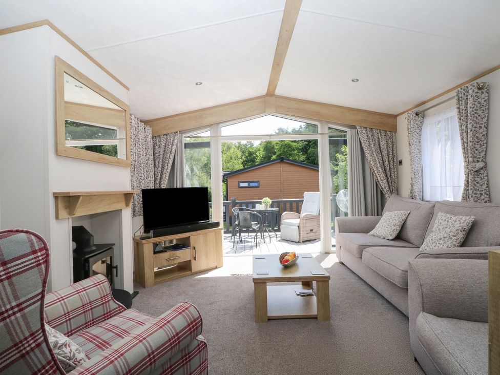 A living room with a television and a coffee table at 18 Deer Glade in Landford