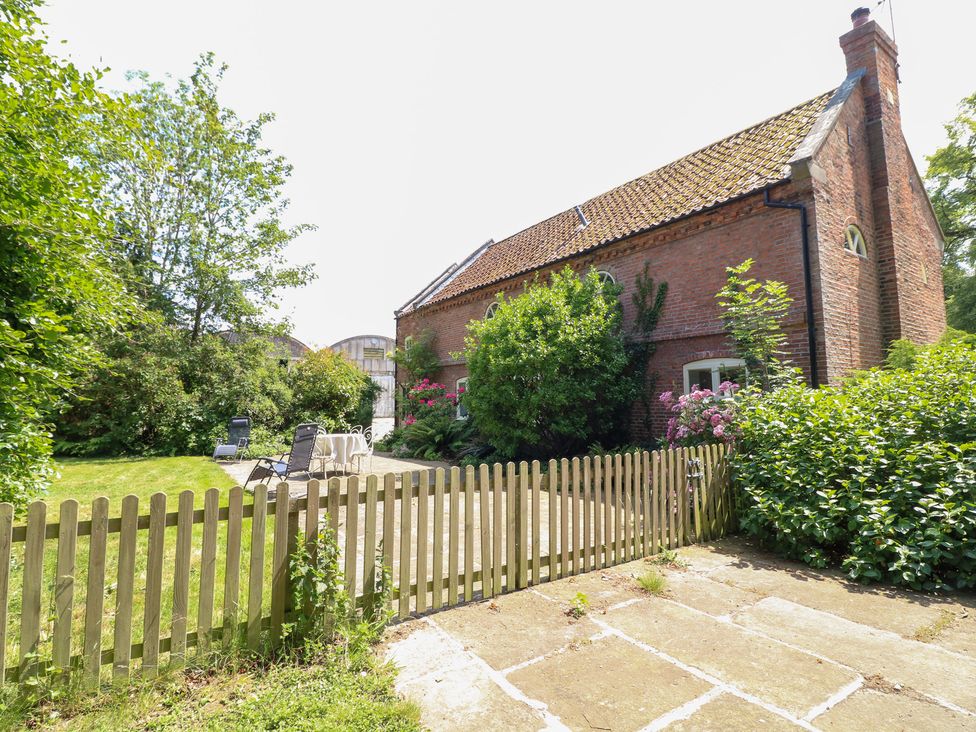 An outdoor area with a garden and seating at The Old Barn in Caenby near Market Rasen