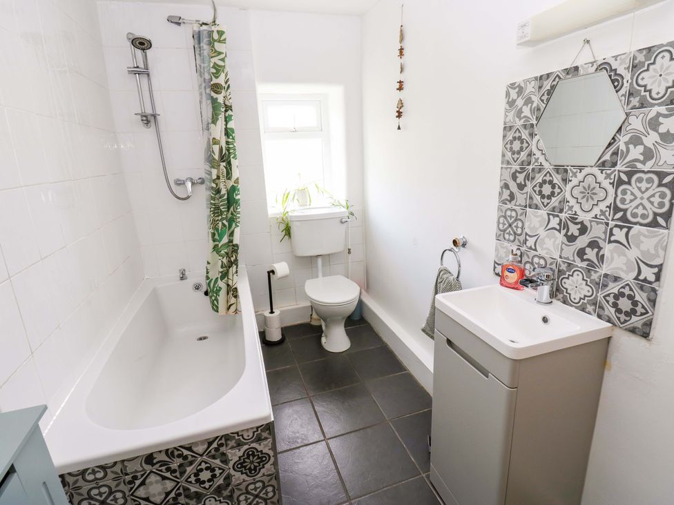 A bathroom with a bathtub and a sink at The Hayloft in Ellingstring near Masham